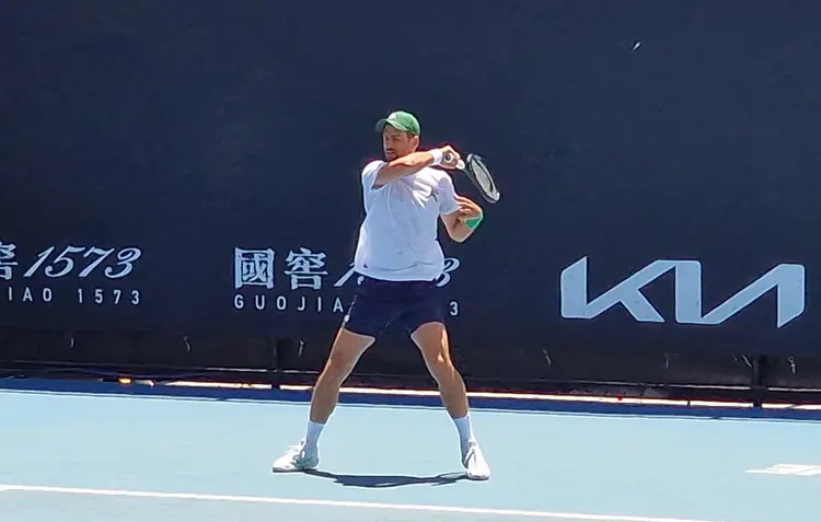 Navijajte alarme, javljate se šefu: Novak igra usred noći!