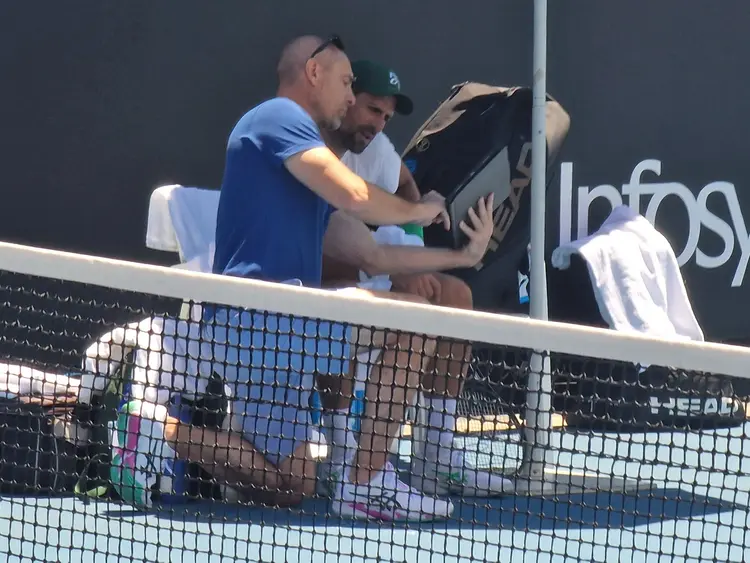 "Duguješ mi 100 dolara": Čarli napravio šou na Novakovom treningu FOTO